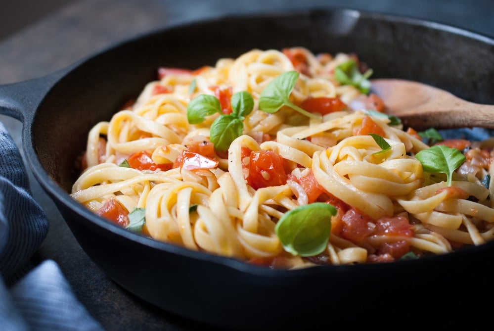 Fresh Tomato Basil Garlic Pasta