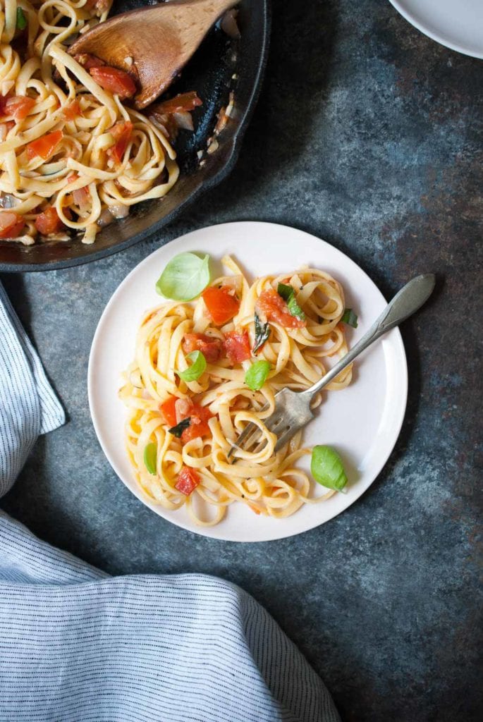 Fresh Tomato Basil Garlic Pasta