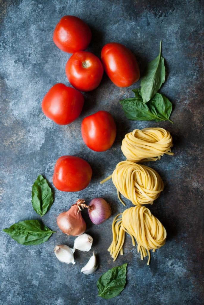 Fresh Tomato Basil Garlic Pasta