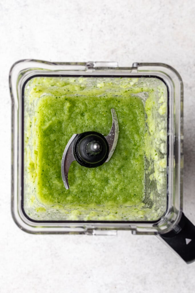 green juice in a blender