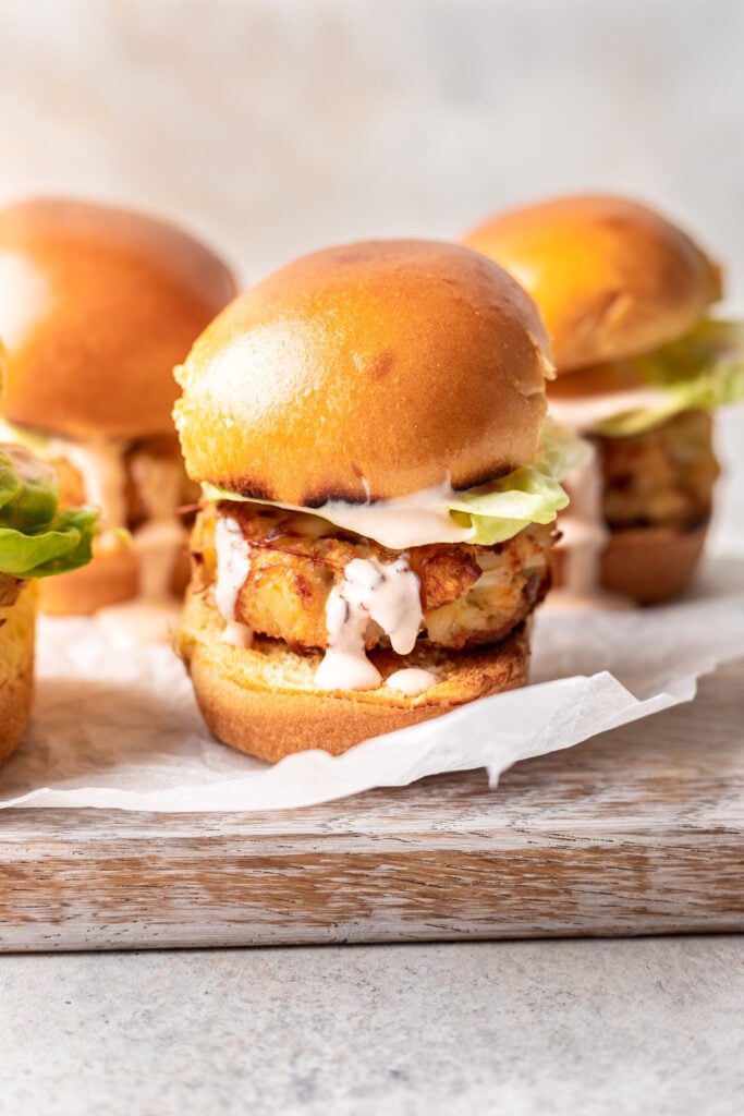 crab cake slider with lettuce and sauce