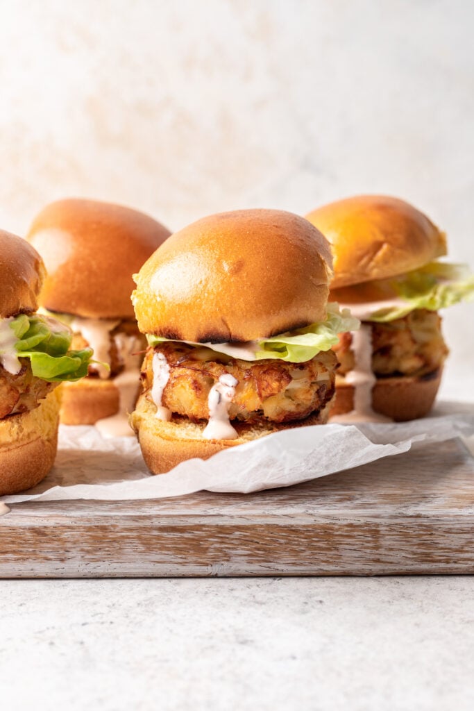crab cake slider with lettuce