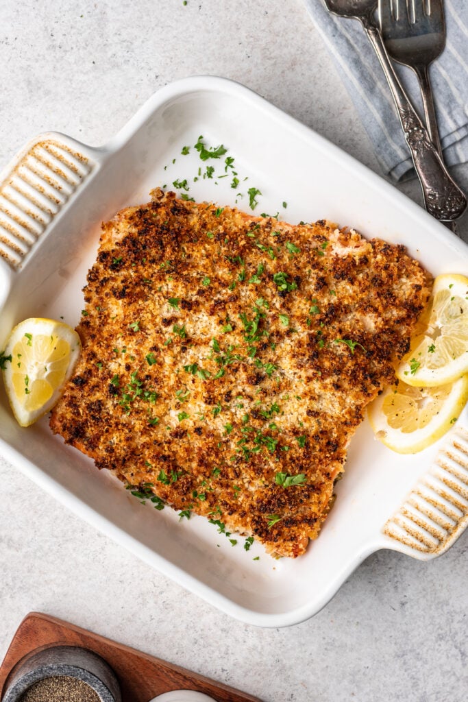 baked salmon with panko breadcrumbs, lemon slices and parsley