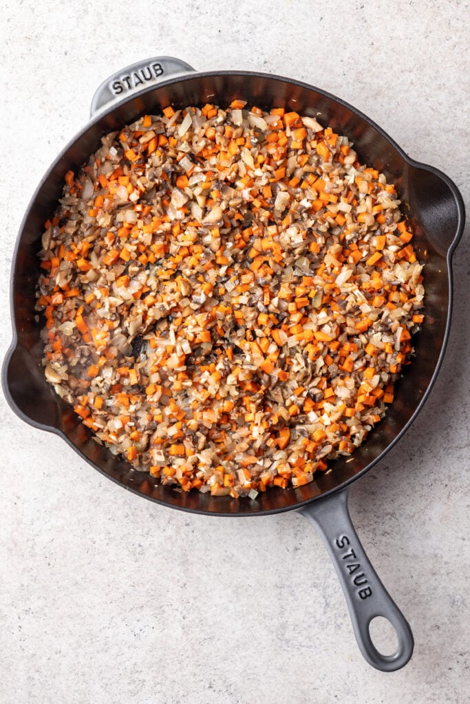 skillet with sauteed veggies